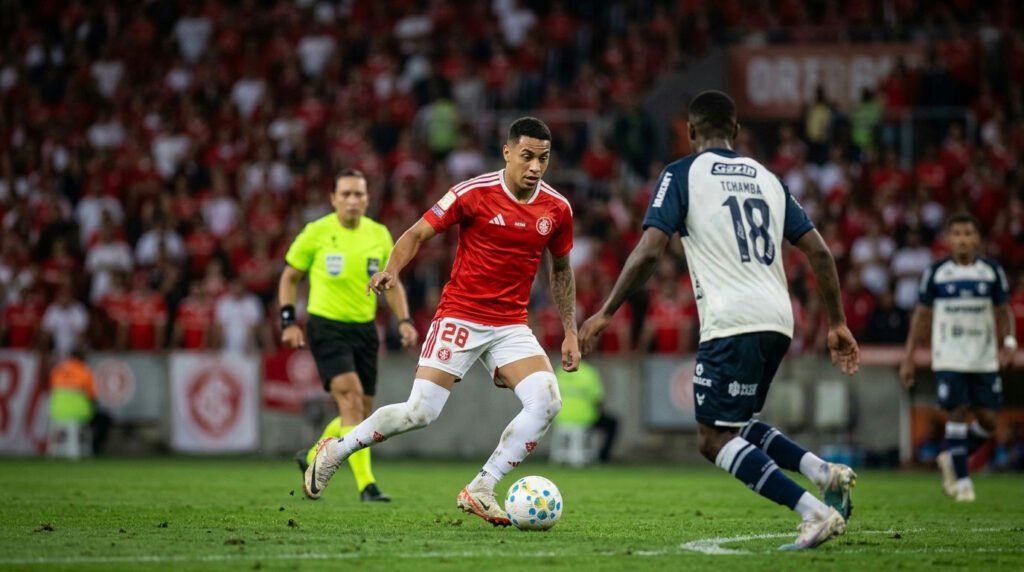 Empate dramático tira Internacional da zona de rebaixamento no Brasileirão