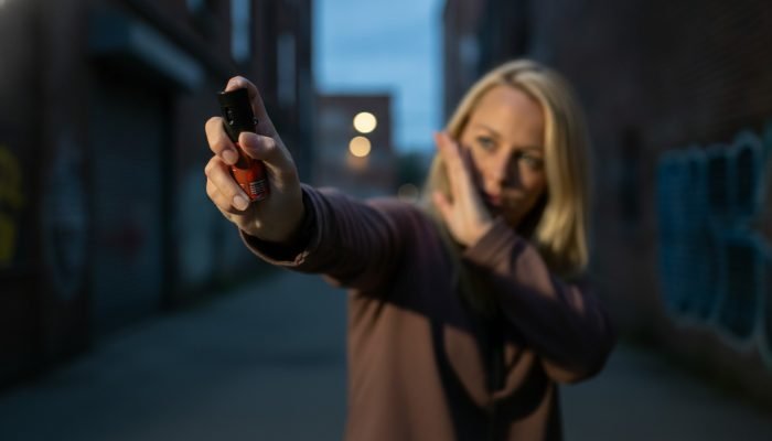 Brasil regulamenta compra e uso de spray de pimenta por mulheres para autodefesa