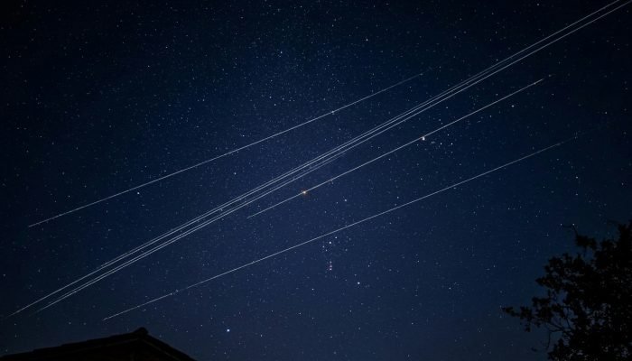 Estudo alerta: proliferação de satélites ameaça observações astronômicas