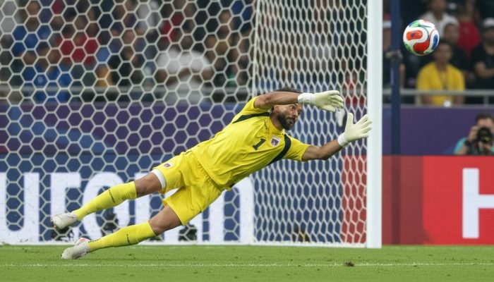 Goleiro Vozinha, destaque de Cabo Verde na Copa, é o novo reforço do Colo Colo