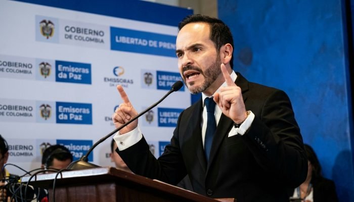 Governo Espriella encerra noticiários das Emissoras da Paz e gera críticas na Colômbia