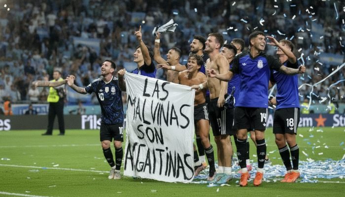 Jogadores argentinos e a faixa das Malvinas: um gesto que reacende a disputa histórica