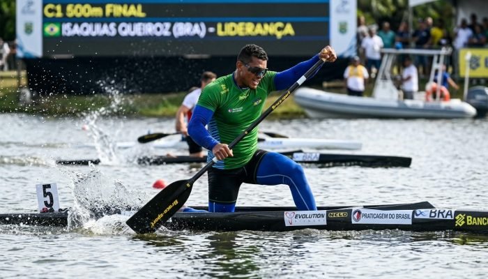 Isaquias Queiroz conquista quinto título mundial no C1 500m e solidifica legado na canoagem