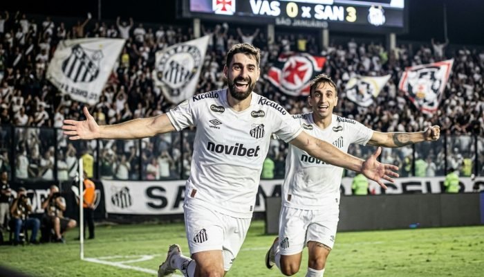 Santos goleia Vasco em São Januário e deixa a zona da degola no Brasileirão