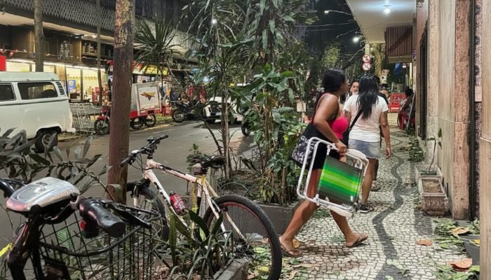 Vendaval atinge Rio de Janeiro, deixa mais de meio milhão de imóveis sem luz e causa mortes