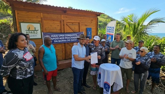 Vila Velha entrega módulo de apoio a pescadores artesanais da Barra do Jucu, atendendo demanda histórica